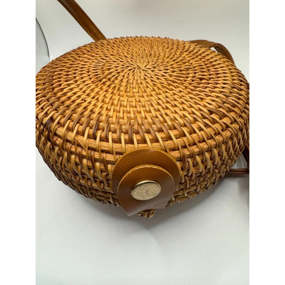 Round Circle Rattan Purse Crossbody Wicker Handwoven 8" Bag Purse Summer & Rose - Picture 3 of 10